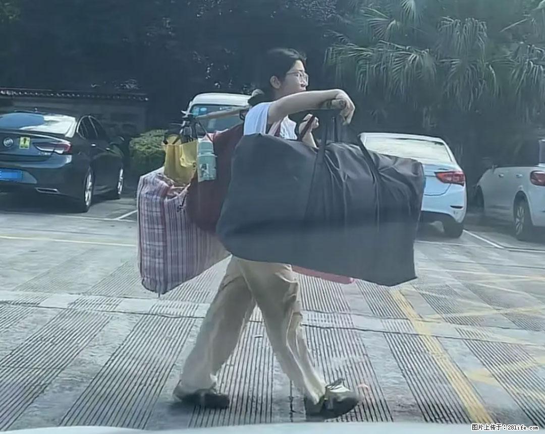 全网追的“扁担女孩”,找了一份暑假工,时薪12元 - 百色生活资讯 - 百色28生活网 baise.28life.com