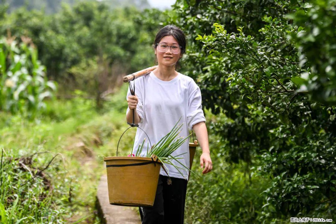 全网追的“扁担女孩”,找了一份暑假工,时薪12元 - 百色生活资讯 - 百色28生活网 baise.28life.com