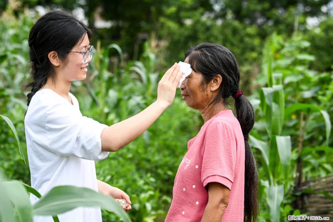 全网追的“扁担女孩”,找了一份暑假工,时薪12元 - 百色生活资讯 - 百色28生活网 baise.28life.com